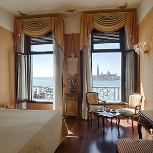 Superior Double Room Lagoon View Full